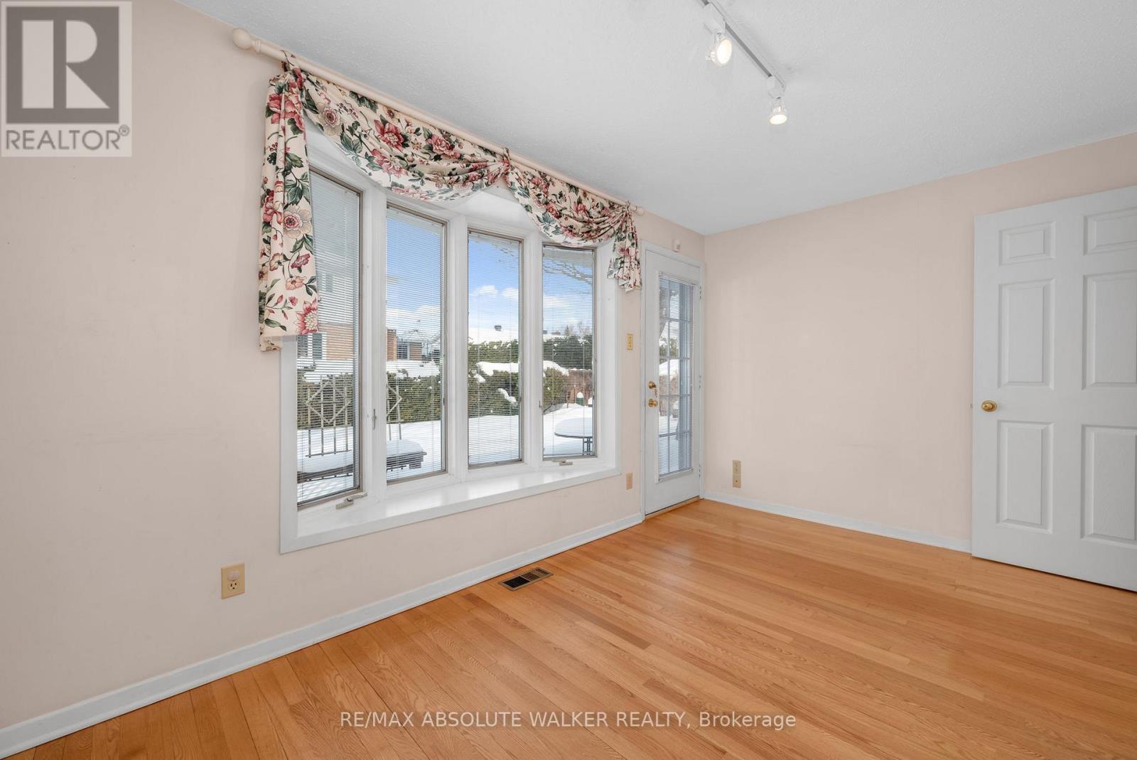 1851 Burfield Avenue, Ottawa, Ontario  K1J 6S9 - Photo 23 - X12793936