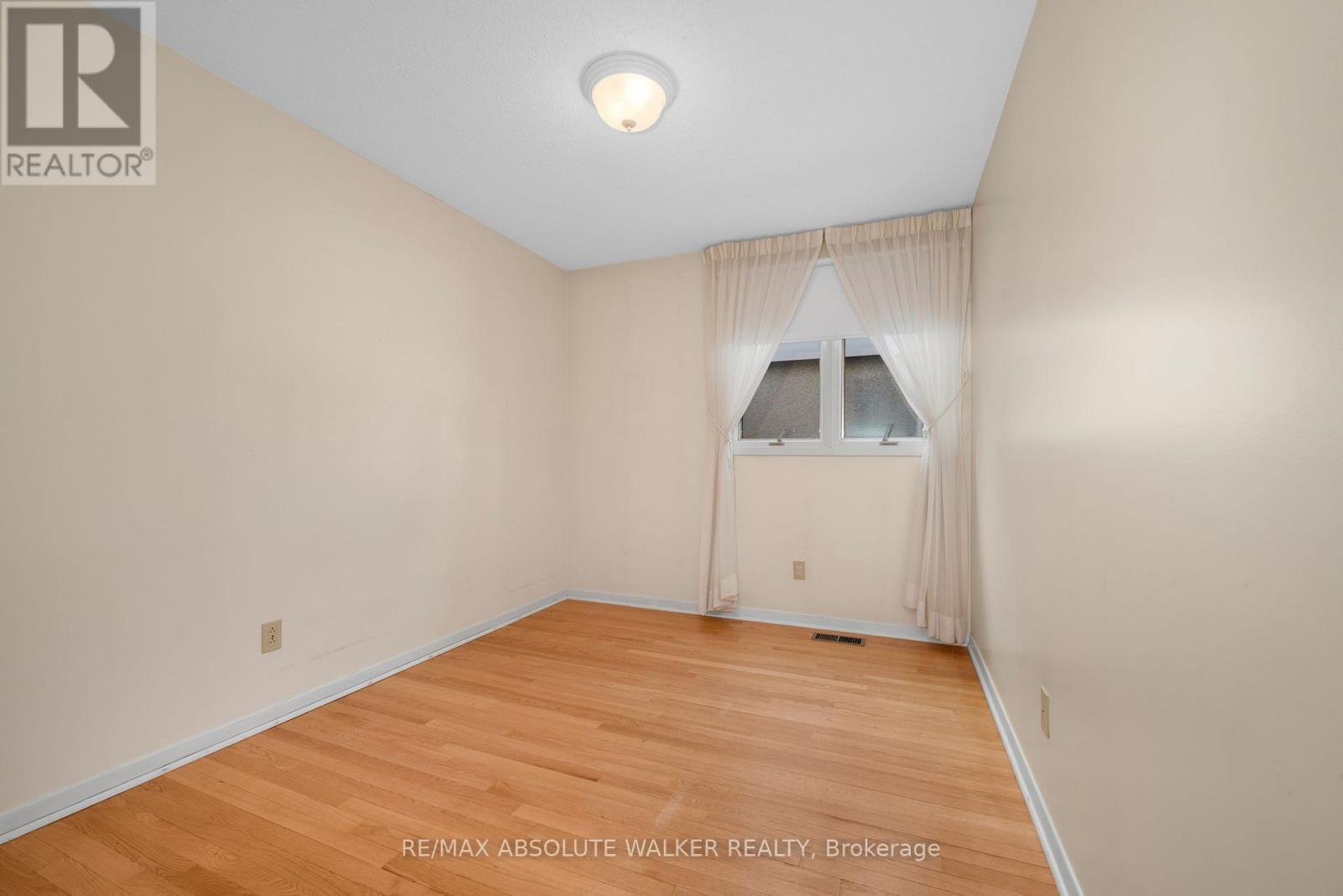 1851 Burfield Avenue, Ottawa, Ontario  K1J 6S9 - Photo 26 - X12793936