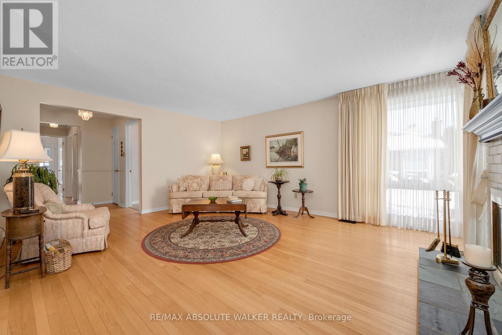 1851 Burfield Avenue, Ottawa, Ontario  K1J 6S9 - Photo 6 - X12793936