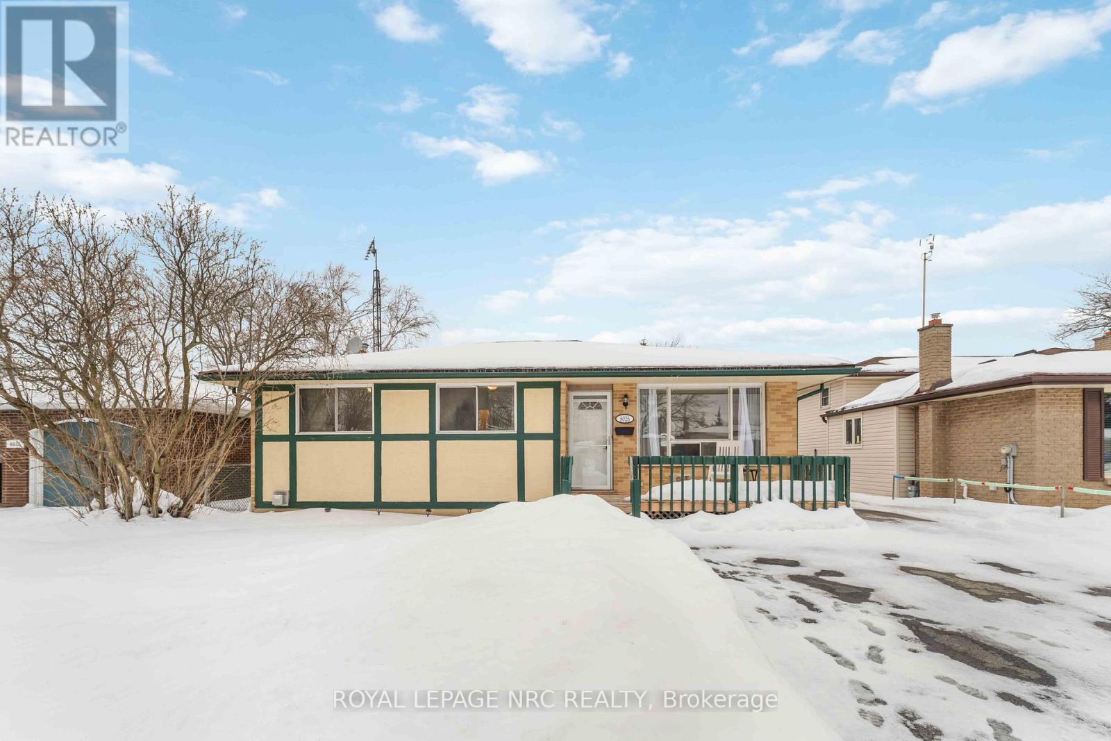 8025 Thorton Street, Niagara Falls (Ascot), Ontario  L2H 2C2 - Photo 1 - X12794096