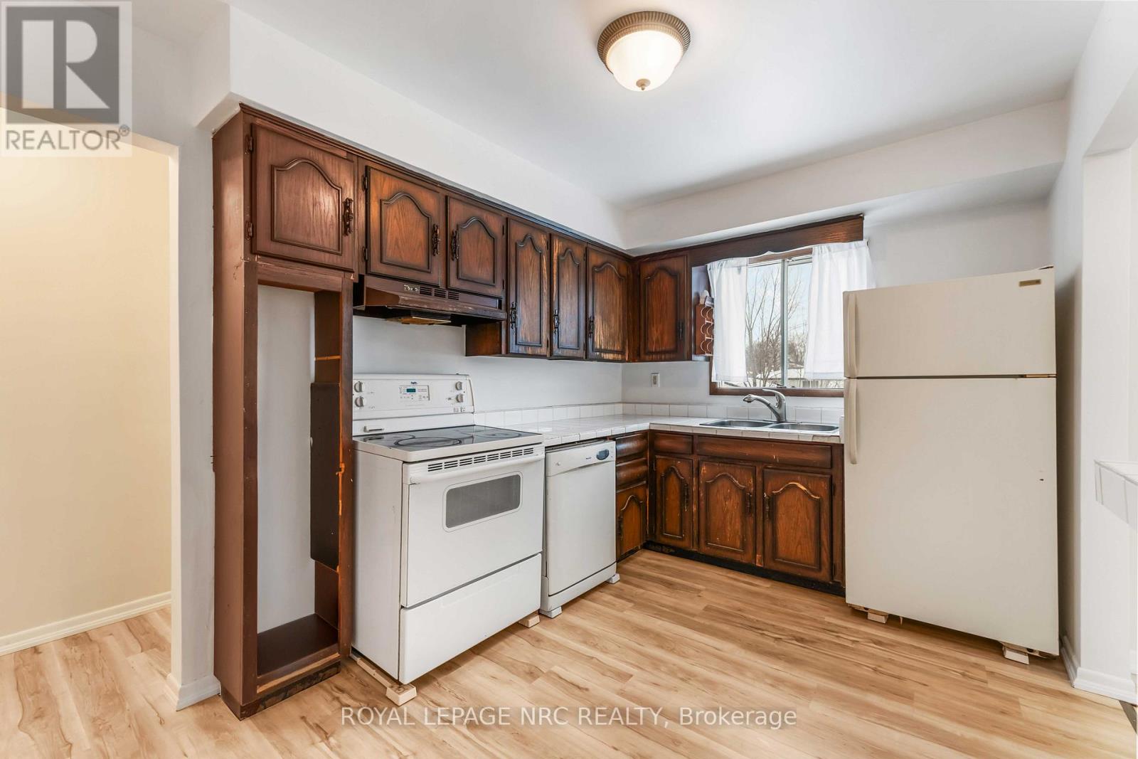 8025 Thorton Street, Niagara Falls (Ascot), Ontario  L2H 2C2 - Photo 13 - X12794096