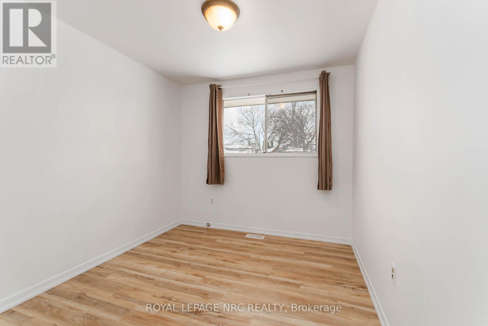 8025 Thorton Street, Niagara Falls (Ascot), Ontario  L2H 2C2 - Photo 17 - X12794096