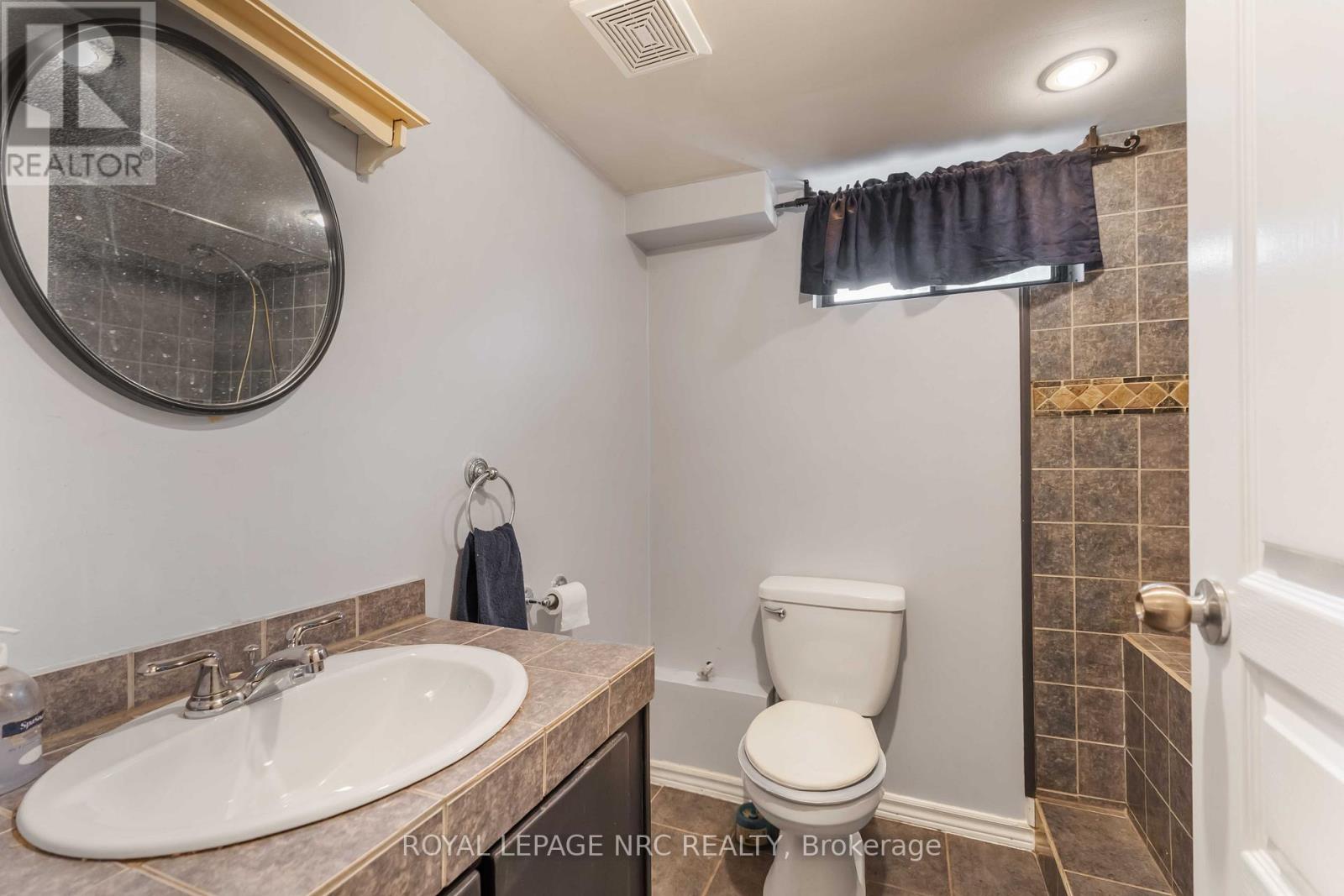 8025 Thorton Street, Niagara Falls (Ascot), Ontario  L2H 2C2 - Photo 33 - X12794096