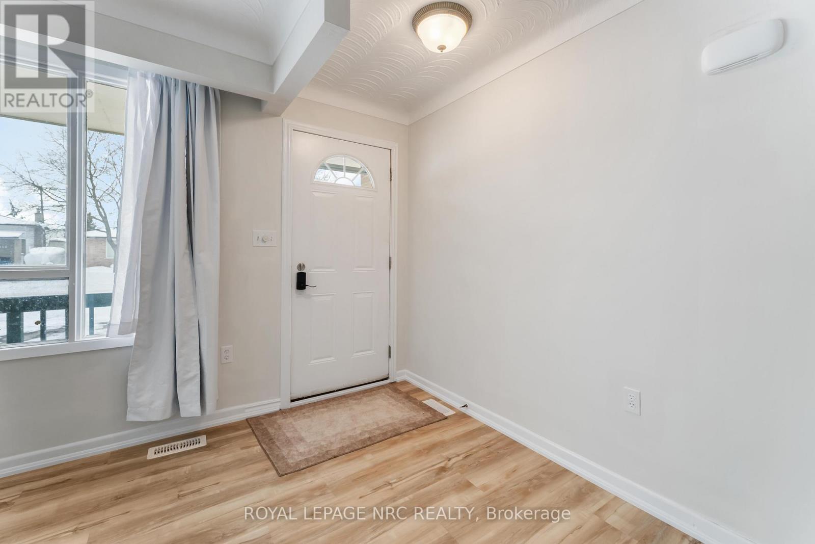 8025 Thorton Street, Niagara Falls (Ascot), Ontario  L2H 2C2 - Photo 6 - X12794096