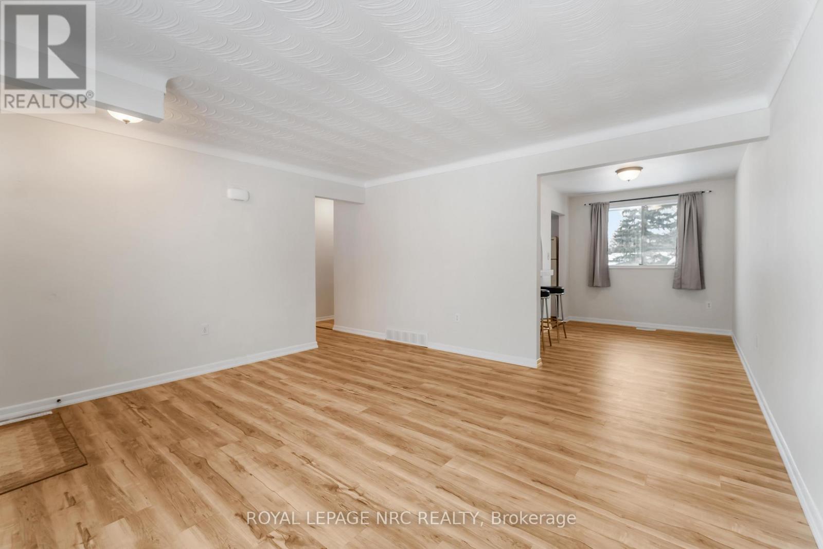 8025 Thorton Street, Niagara Falls (Ascot), Ontario  L2H 2C2 - Photo 8 - X12794096