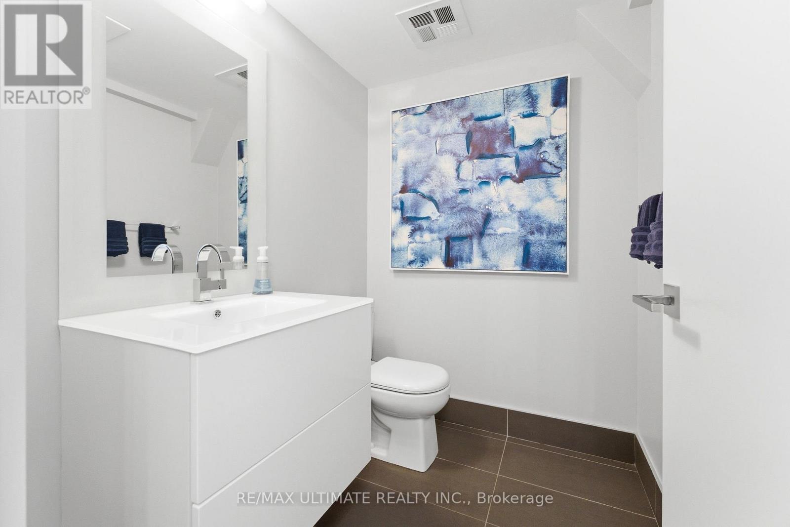 811 - 111 St Clair Avenue W, Toronto, Ontario  M4V 1N5 - Photo 18 - C12794038