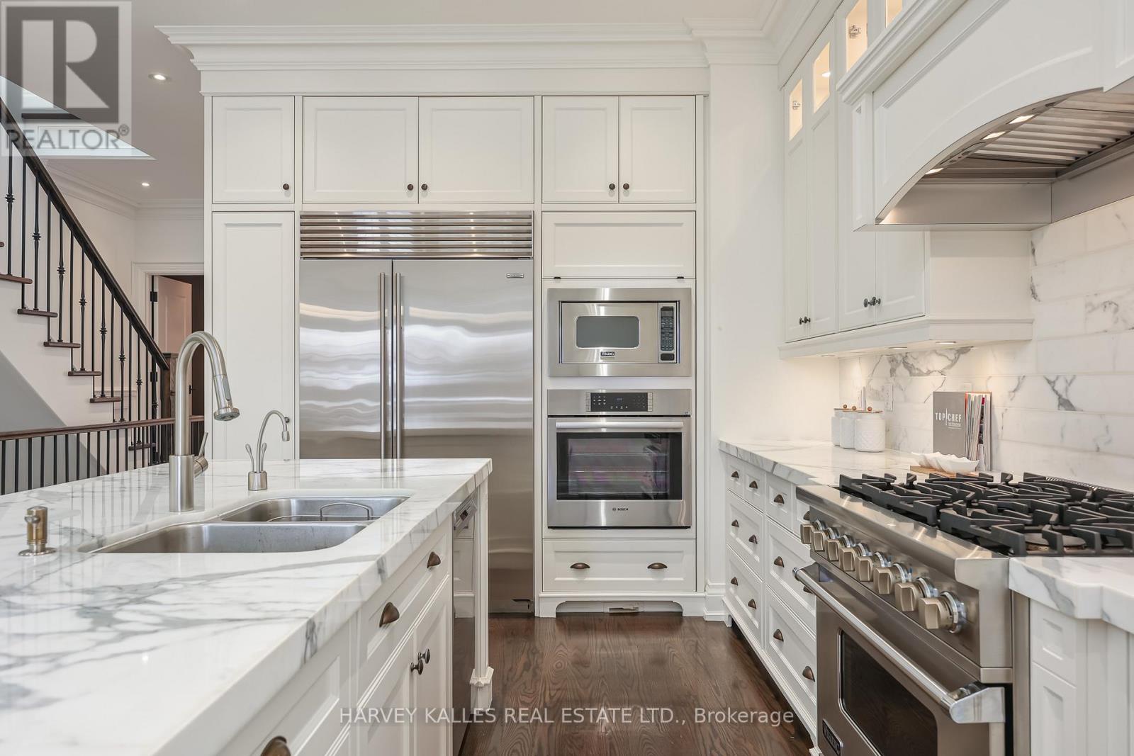 34 Latimer Avenue, Toronto, Ontario  M5N 2L8 - Photo 16 - C12794050