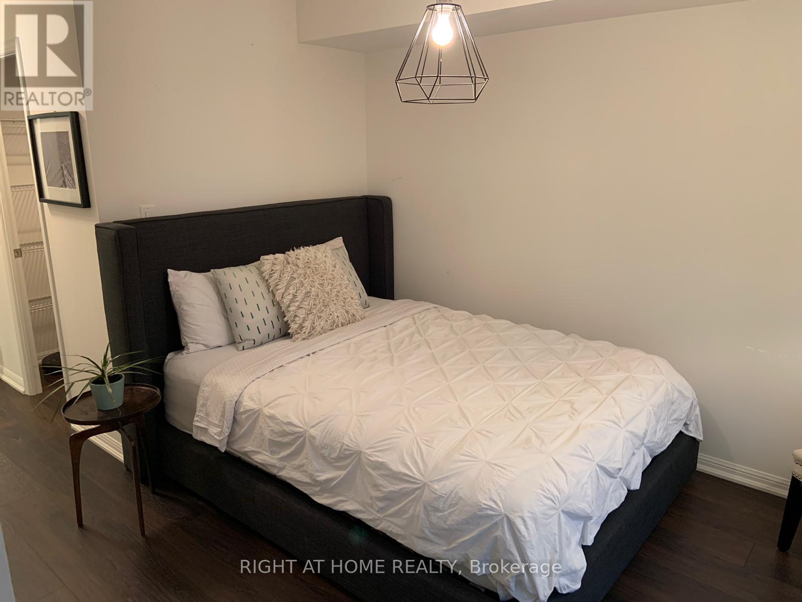 505 - 400 Adelaide Street E, Toronto, Ontario  M5A 4S3 - Photo 5 - C12794138