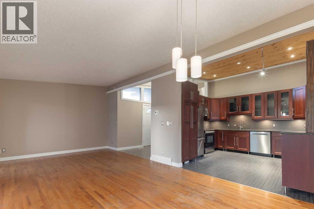 4936 40 Avenue Nw, Calgary, Alberta  T3A 0X2 - Photo 5 - A2284747