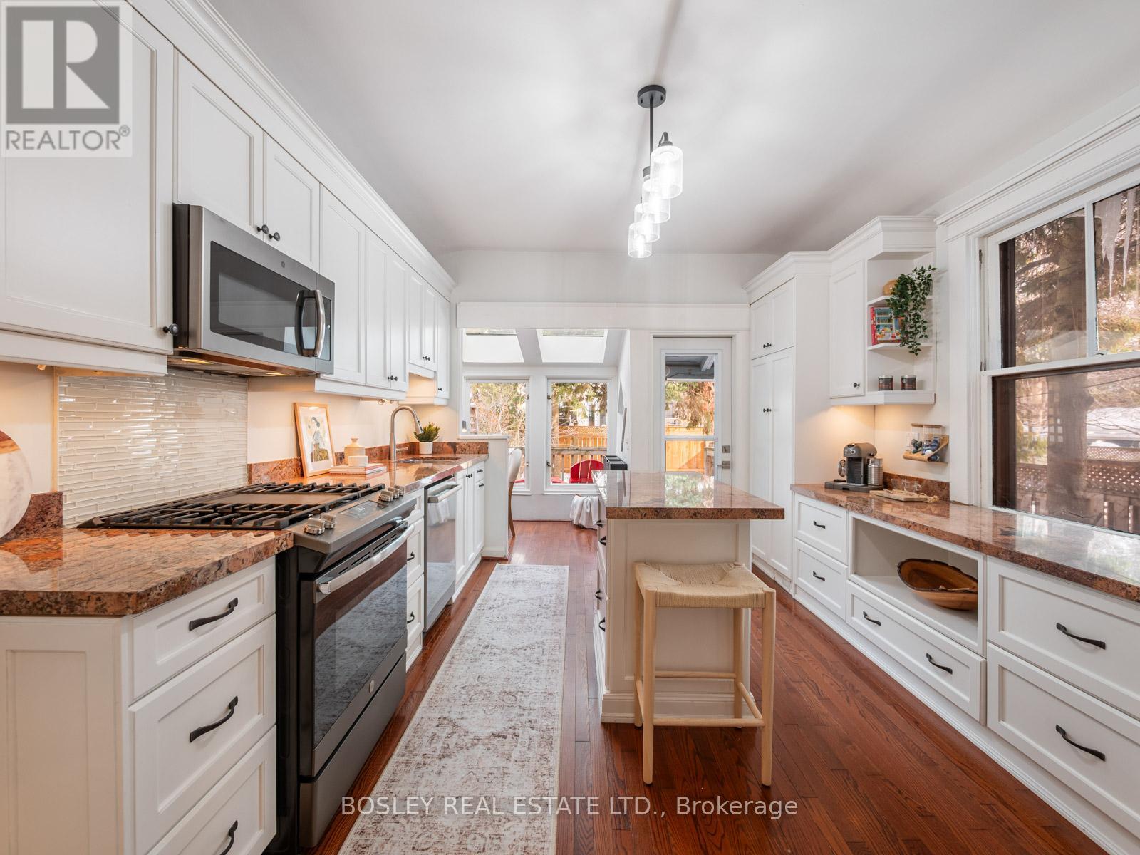 43 Bellefair Avenue, Toronto, Ontario  M4L 3T7 - Photo 11 - E12793908