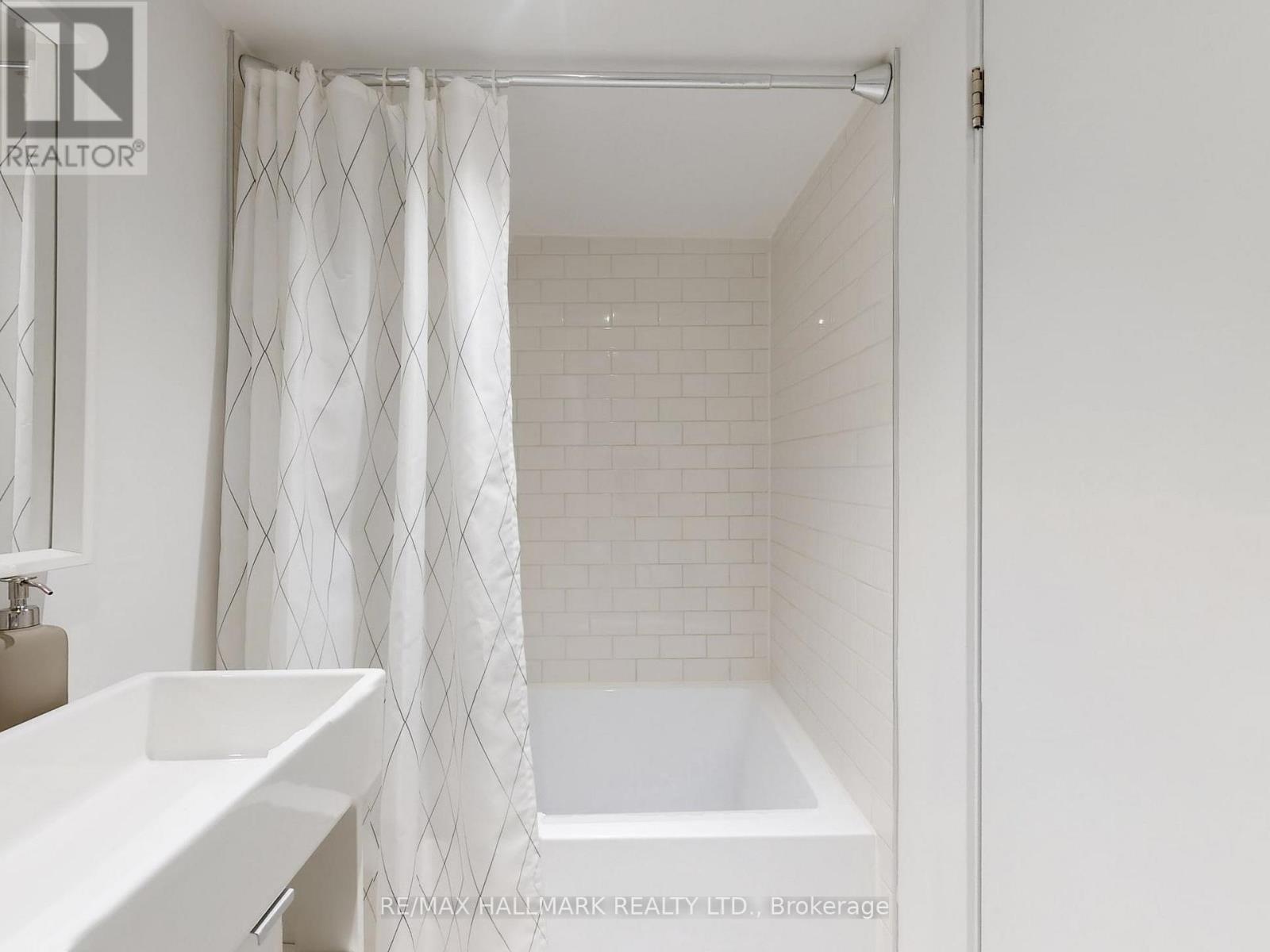 614 Woodbine Avenue, Toronto, Ontario  M4E 2J1 - Photo 34 - E12793946