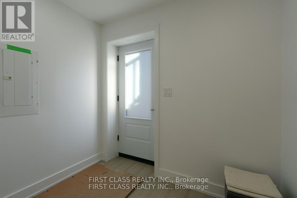 Lower - 72 Chester Avenue, Toronto, Ontario  M4K 2Z8 - Photo 2 - E12794026