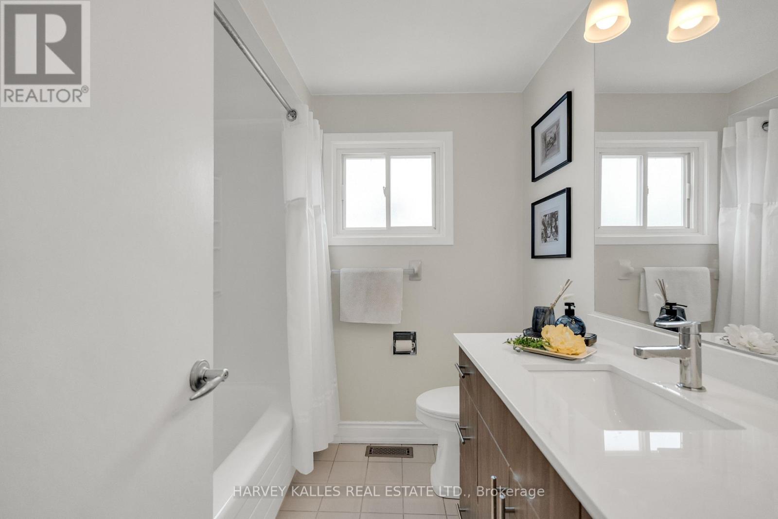 33 Ravengloss Drive, Markham, Ontario  L3T 4C8 - Photo 30 - N12794052