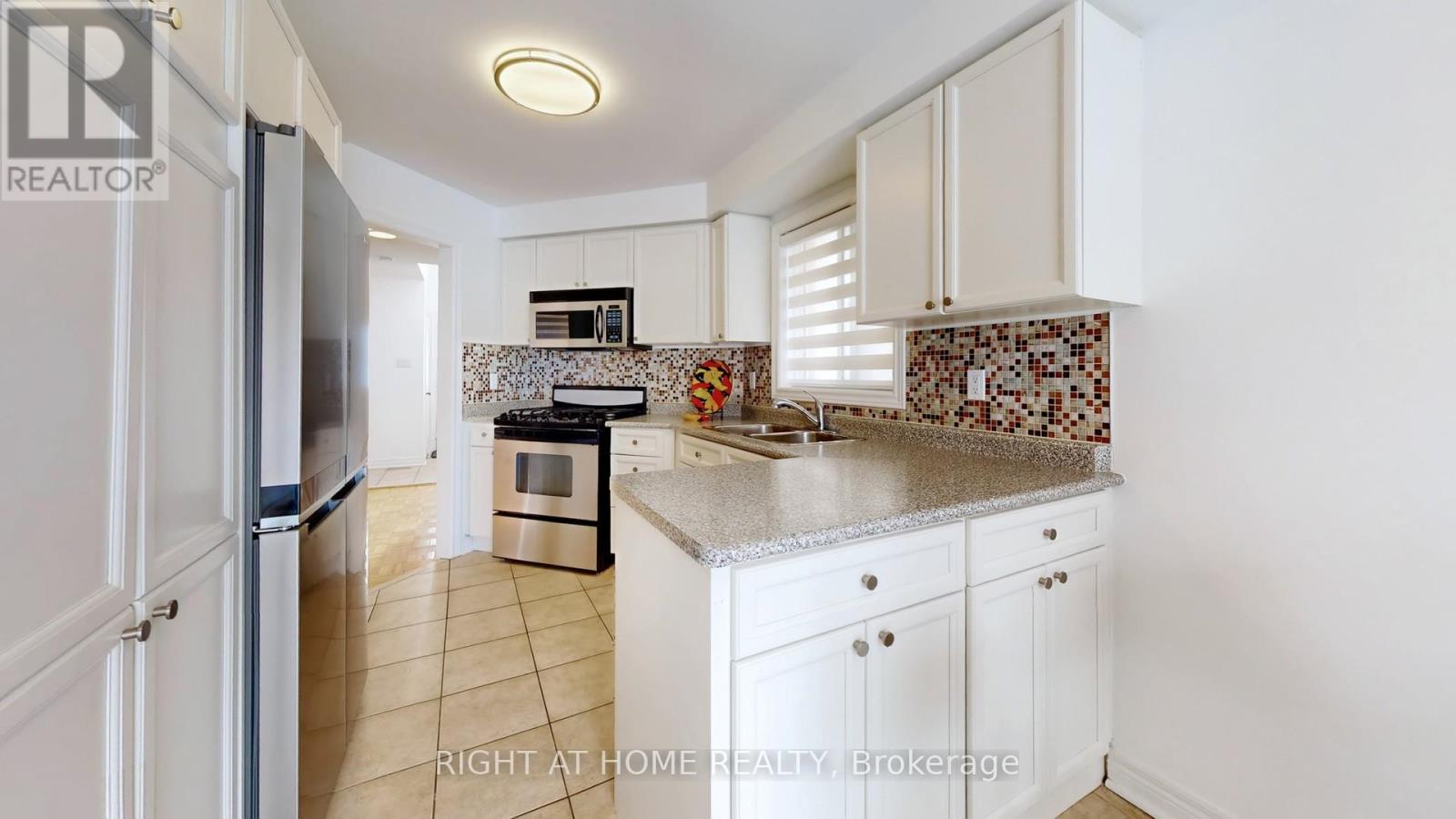 55 Hollybush Drive, Vaughan, Ontario  L6A 2H5 - Photo 4 - N12794070