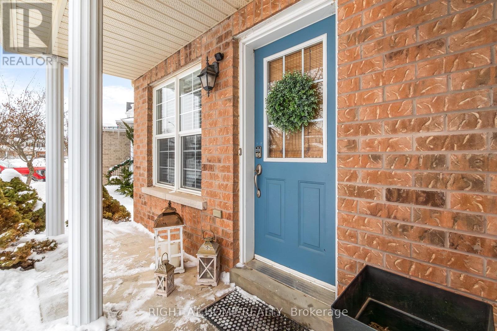 146 Maplewood Drive, Essa, Ontario  L3W 0B9 - Photo 3 - N12794104