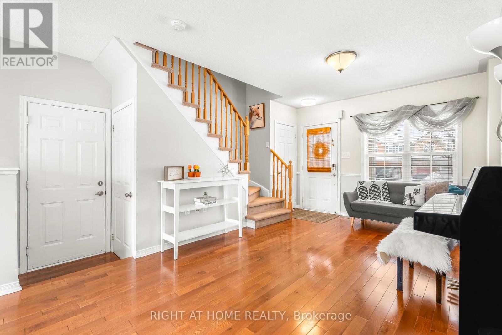 146 Maplewood Drive, Essa, Ontario  L3W 0B9 - Photo 6 - N12794104