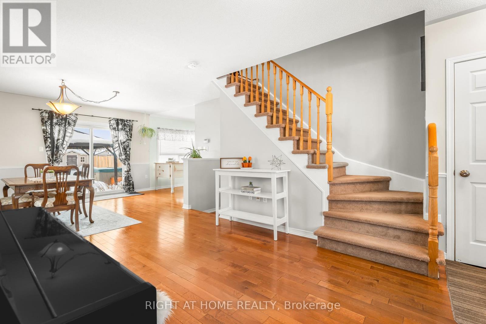 146 Maplewood Drive, Essa, Ontario  L3W 0B9 - Photo 7 - N12794104