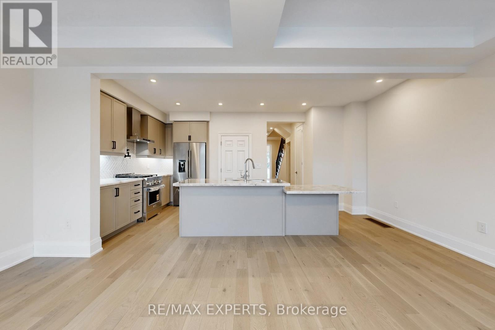 50 Schmeltzer Crescent, Richmond Hill, Ontario  L4E 1K9 - Photo 6 - N12790632