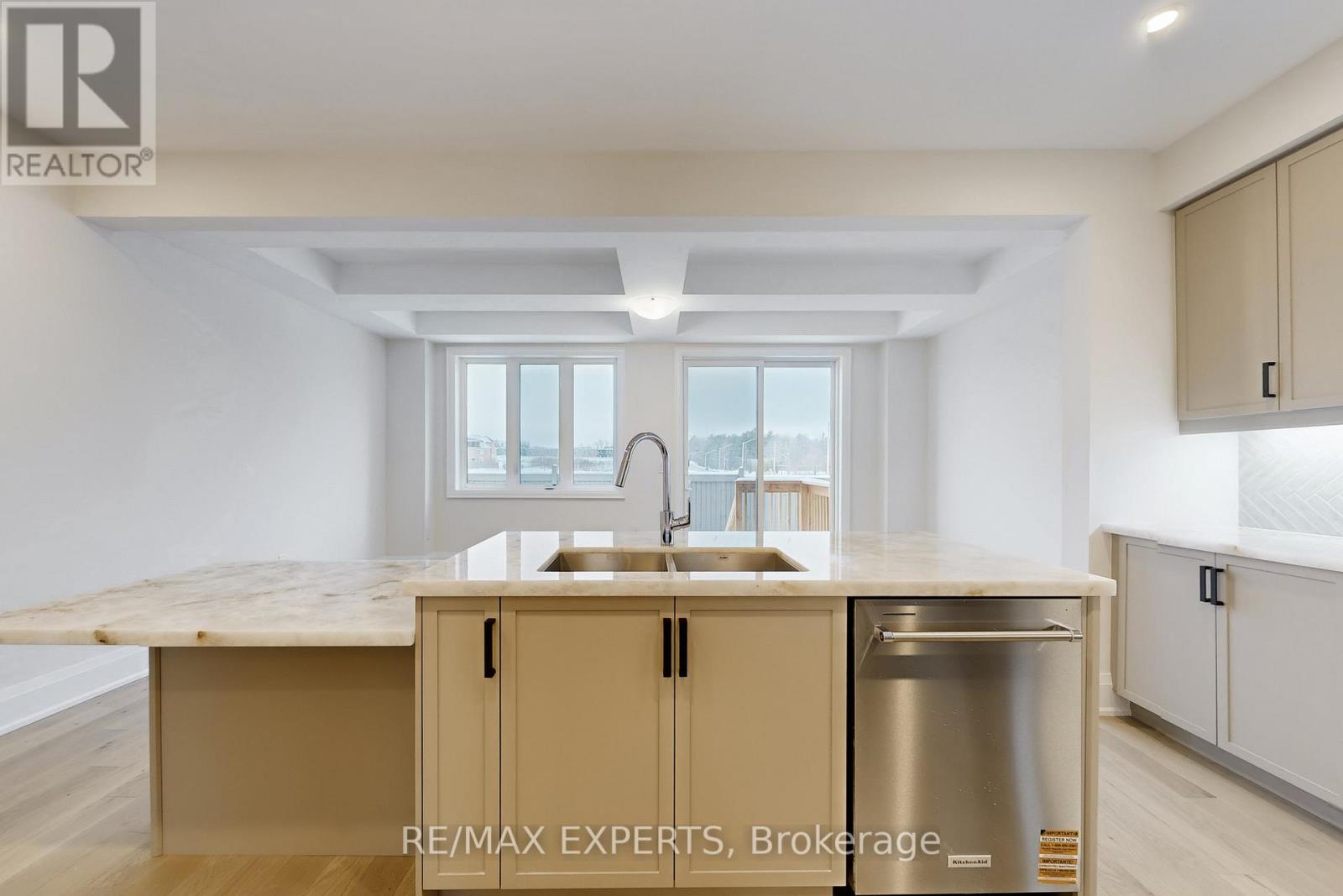 50 Schmeltzer Crescent, Richmond Hill, Ontario  L4E 1K9 - Photo 7 - N12790632