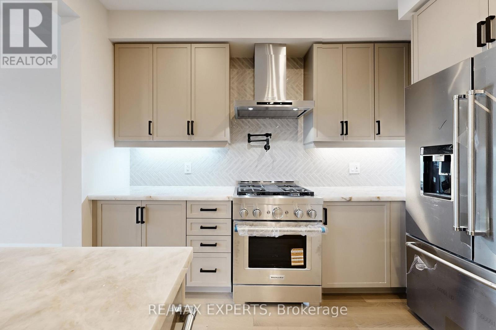 50 Schmeltzer Crescent, Richmond Hill, Ontario  L4E 1K9 - Photo 8 - N12790632