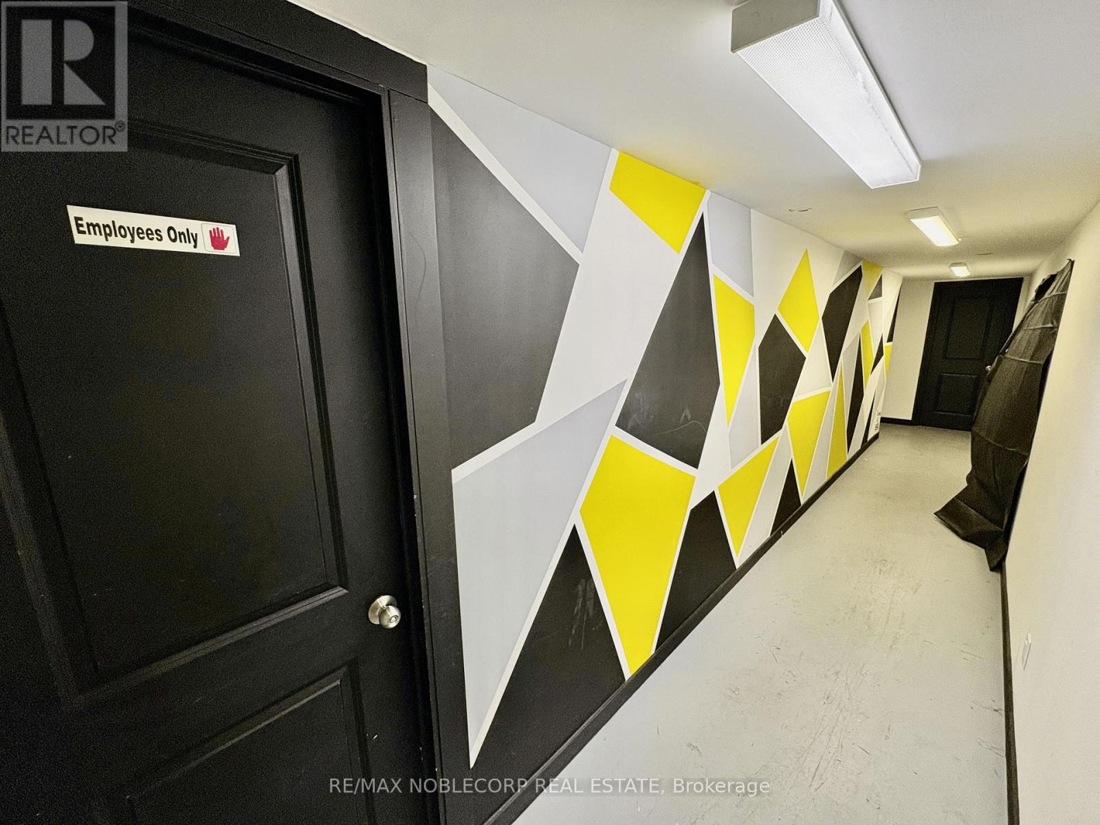 954 Wilson Avenue, Toronto, Ontario  M3K 1E7 - Photo 16 - W12793910