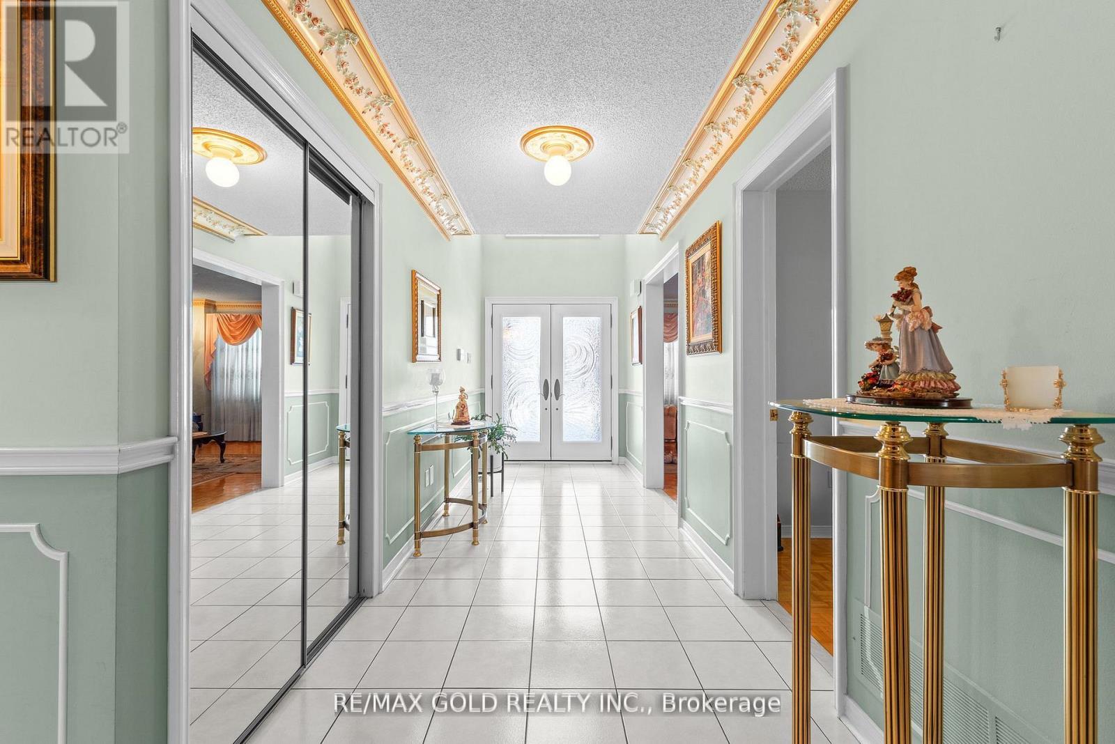 38 Mountainberry Road, Brampton, Ontario  L6R 1J3 - Photo 7 - W12794046