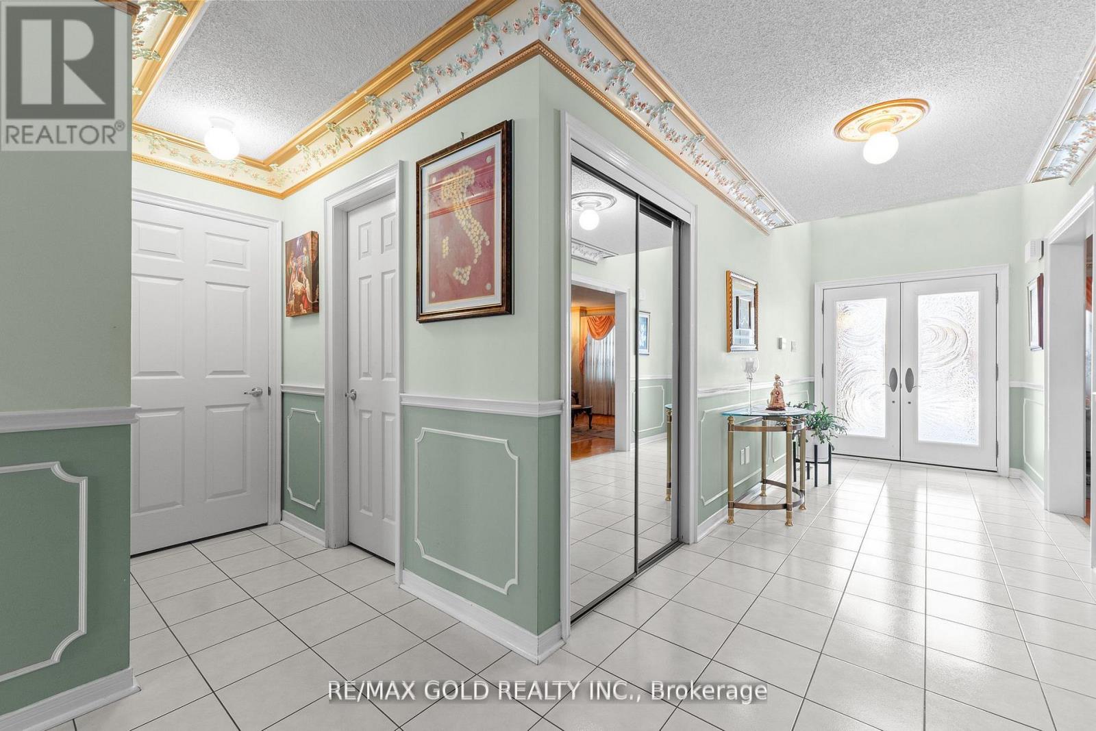 38 Mountainberry Road, Brampton, Ontario  L6R 1J3 - Photo 8 - W12794046