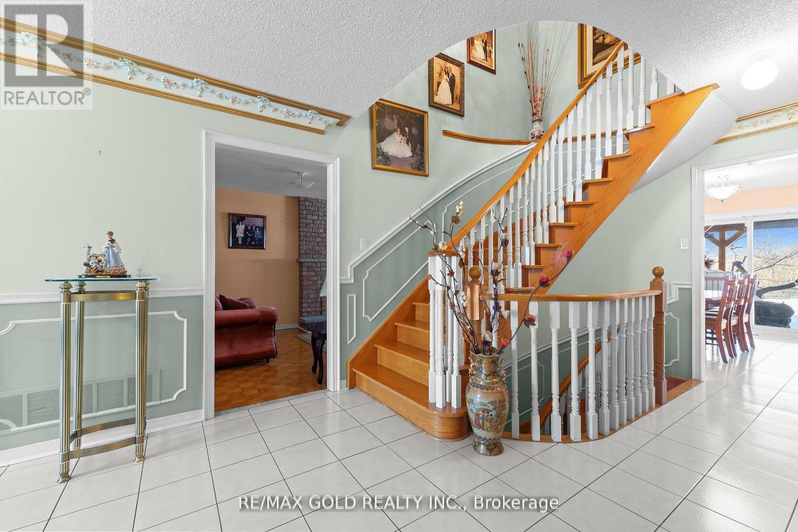 38 Mountainberry Road, Brampton, Ontario  L6R 1J3 - Photo 9 - W12794046