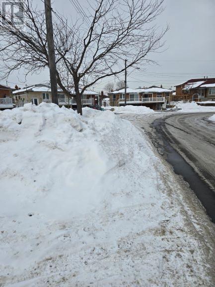 Lower - 12 Bamford Crescent, Toronto, Ontario  M3N 1T8 - Photo 4 - W12794066