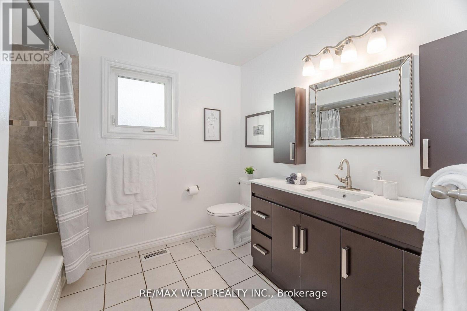 17 Malcolm Crescent, Brampton, Ontario  L6S 3C7 - Photo 17 - W12794084