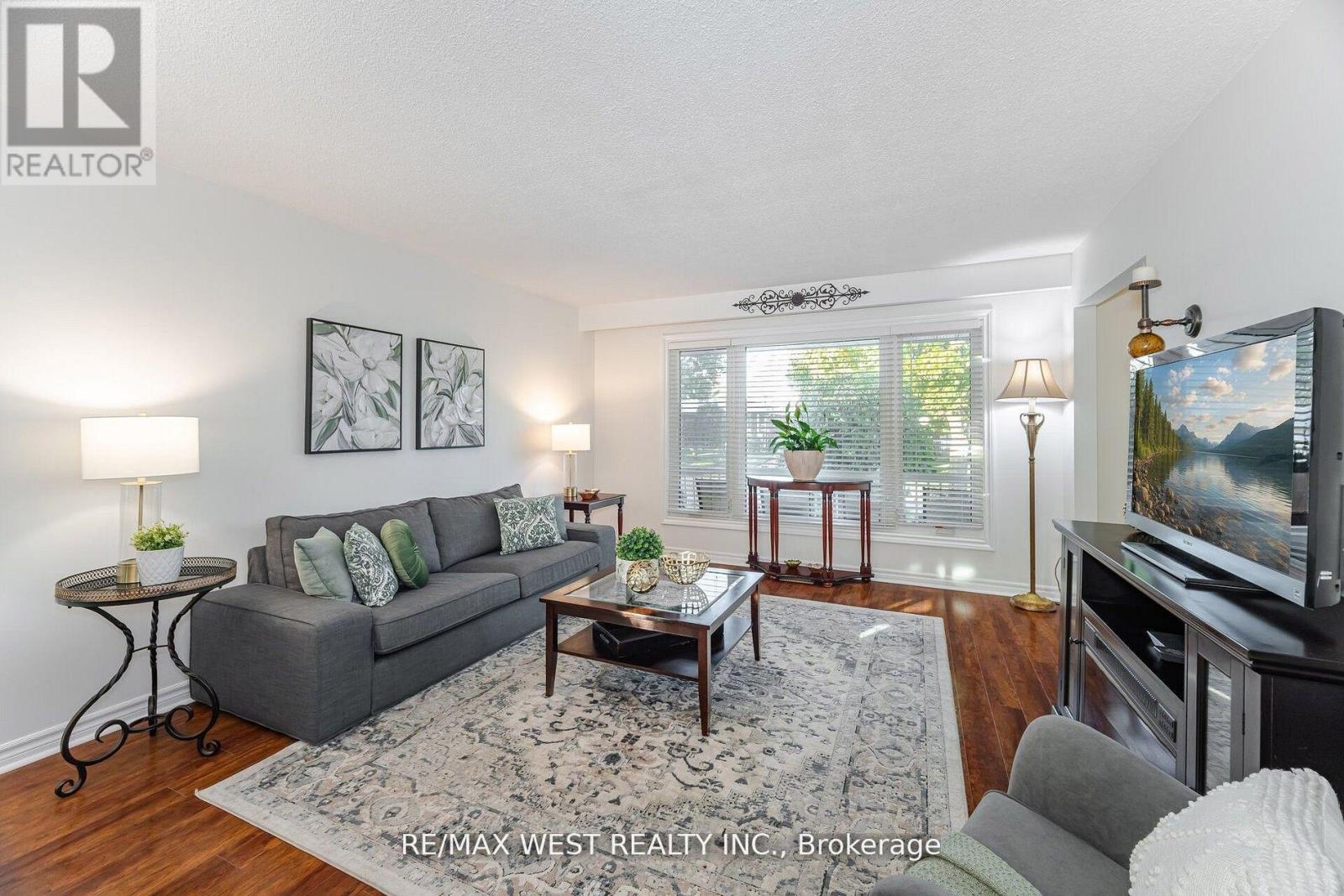 17 Malcolm Crescent, Brampton, Ontario  L6S 3C7 - Photo 7 - W12794084