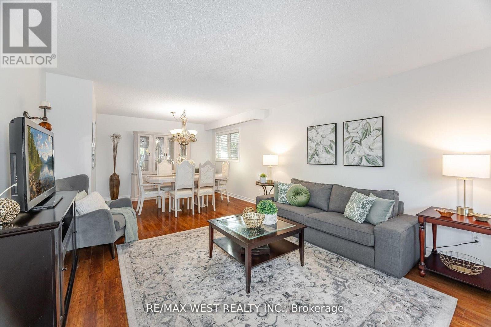 17 Malcolm Crescent, Brampton, Ontario  L6S 3C7 - Photo 8 - W12794084