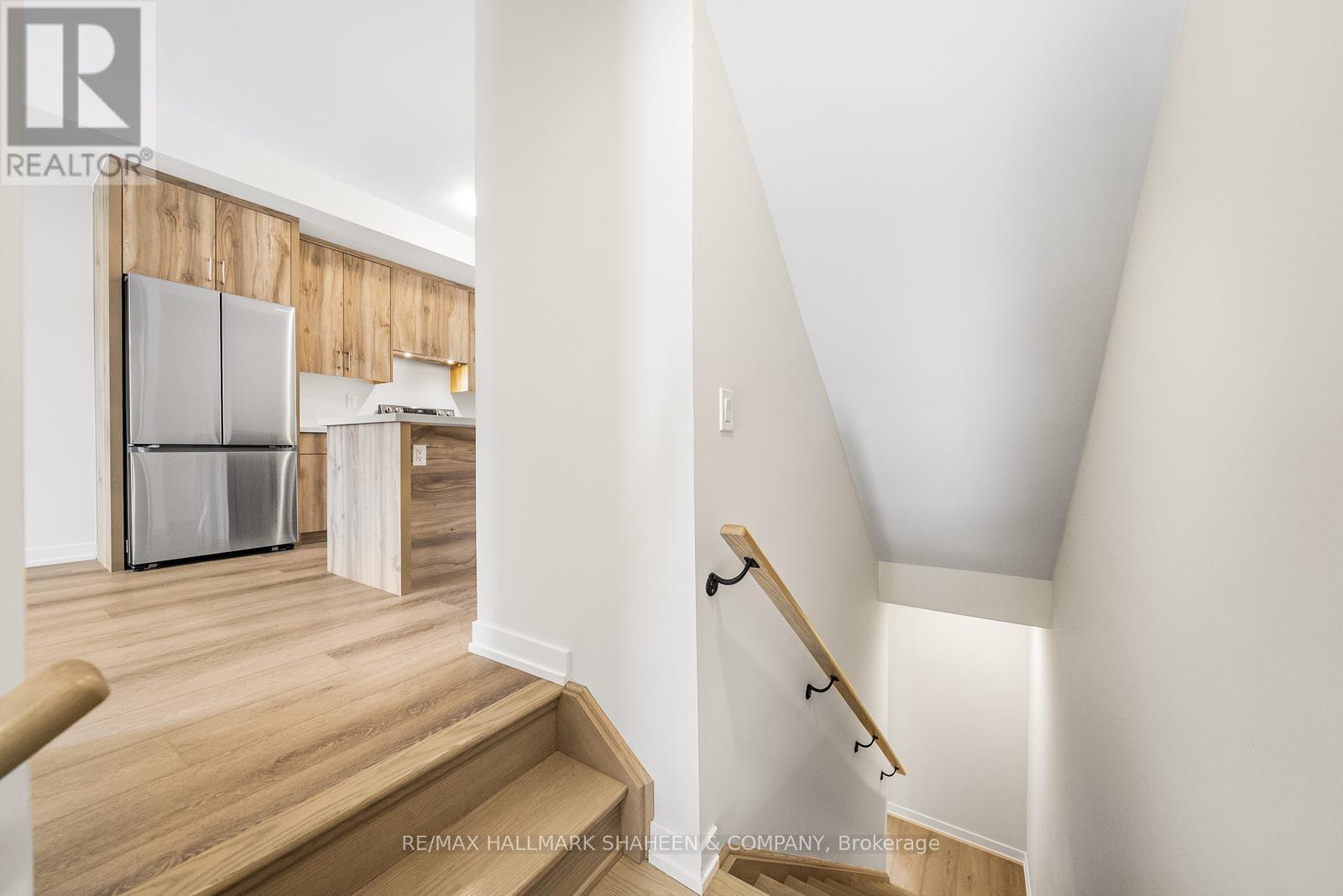 1354 Kaniv Street, Oakville, Ontario  L6M 5R3 - Photo 4 - W12794108