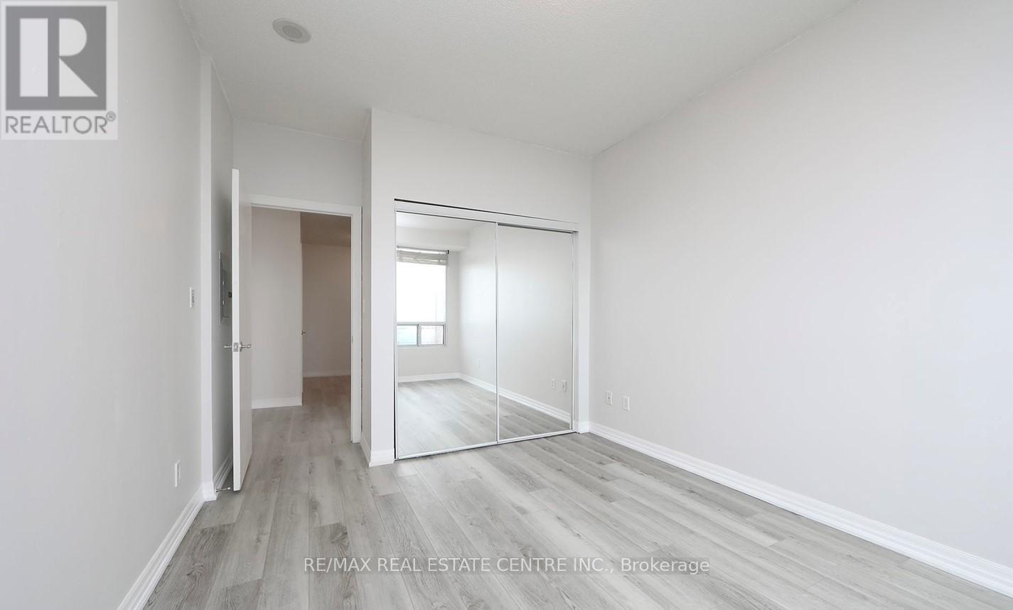 1901 - 1359 Rathburn Road, Mississauga, Ontario L4W 5P7 - Photo 15 - W12794116