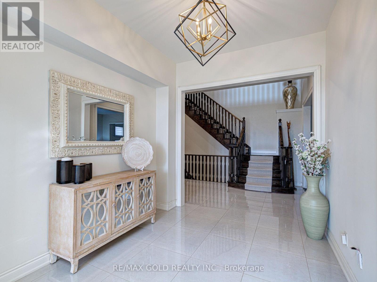 25 Leo Austin Road, Brampton, Ontario  L6P 4C4 - Photo 3 - W12794120