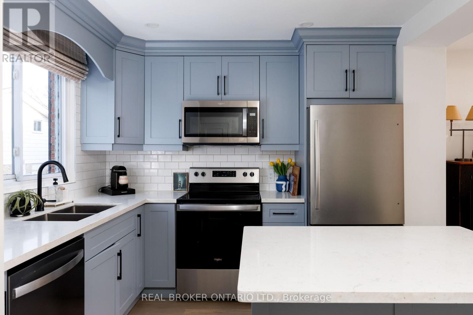 23 - 61 Sarah Lane, Oakville, Ontario  L6L 3V2 - Photo 1 - W12794122