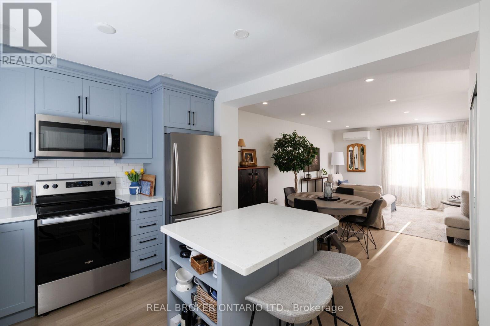 23 - 61 Sarah Lane, Oakville, Ontario  L6L 3V2 - Photo 2 - W12794122