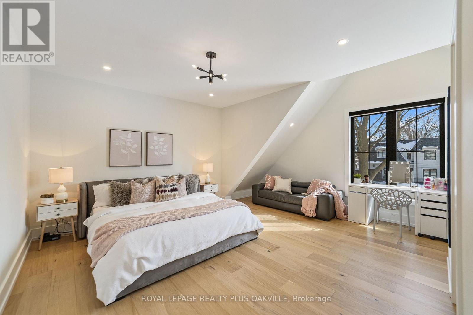 2057 Salvator Boulevard, Oakville, Ontario  L6L 1M9 - Photo 27 - W12794130