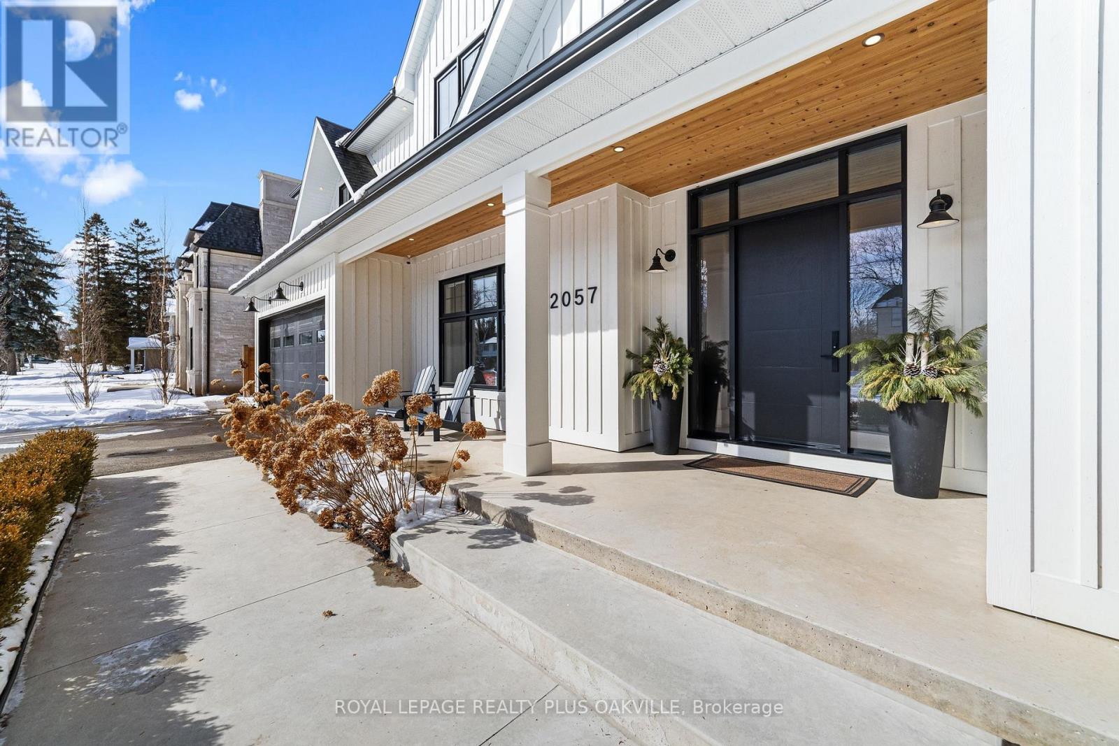 2057 Salvator Boulevard, Oakville, Ontario  L6L 1M9 - Photo 3 - W12794130