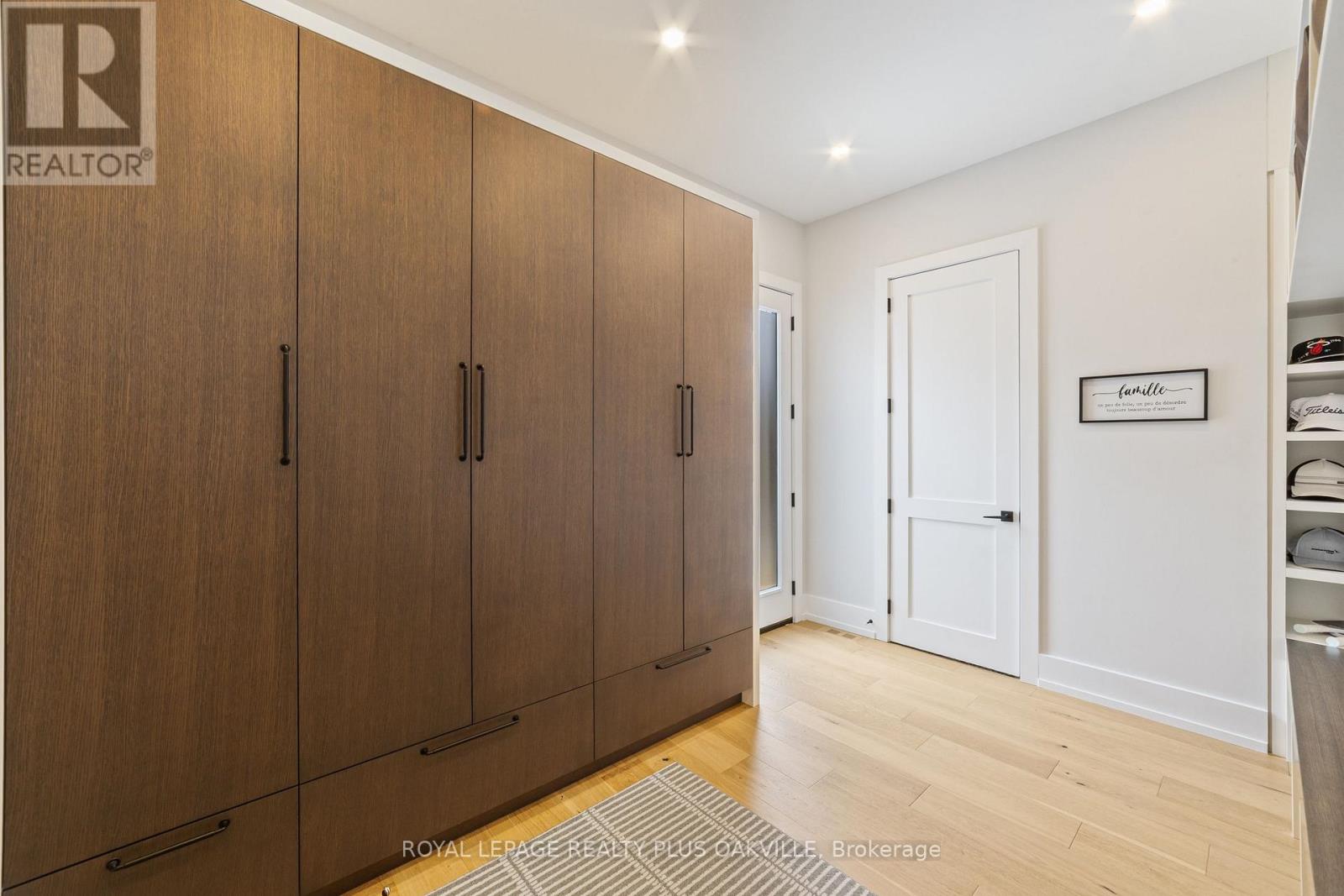 2057 Salvator Boulevard, Oakville, Ontario  L6L 1M9 - Photo 9 - W12794130