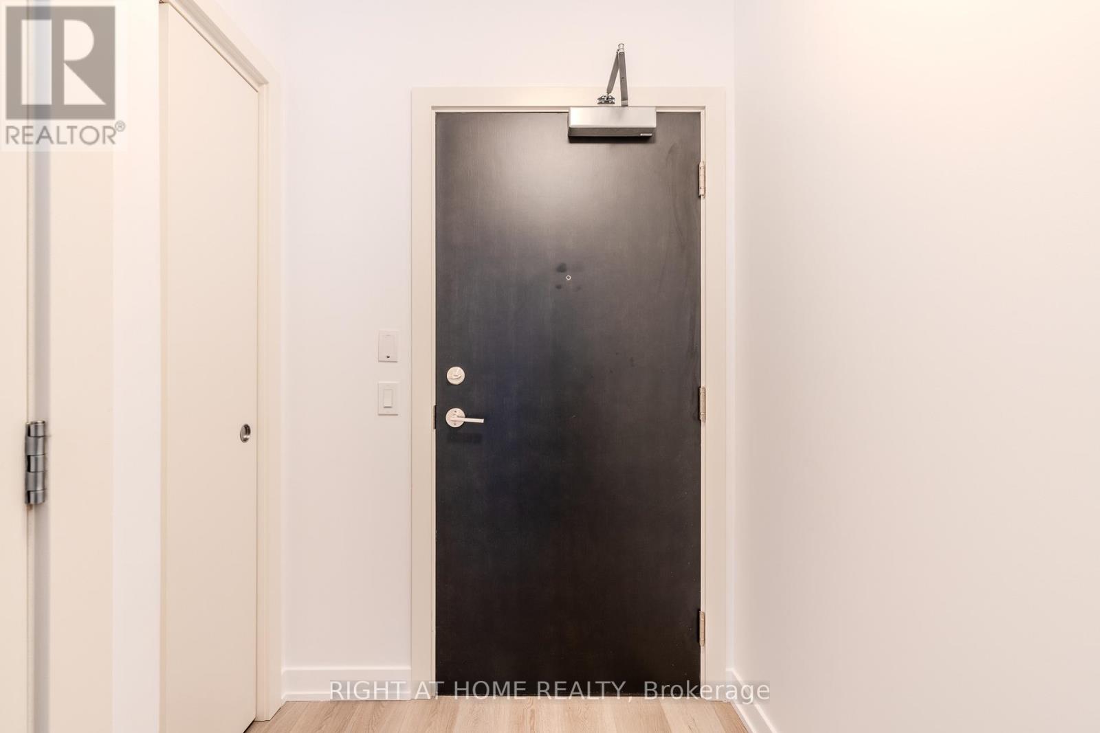 1709 - 385 Winston Road, Grimsby, Ontario  L3M 0J3 - Photo 3 - X12793914