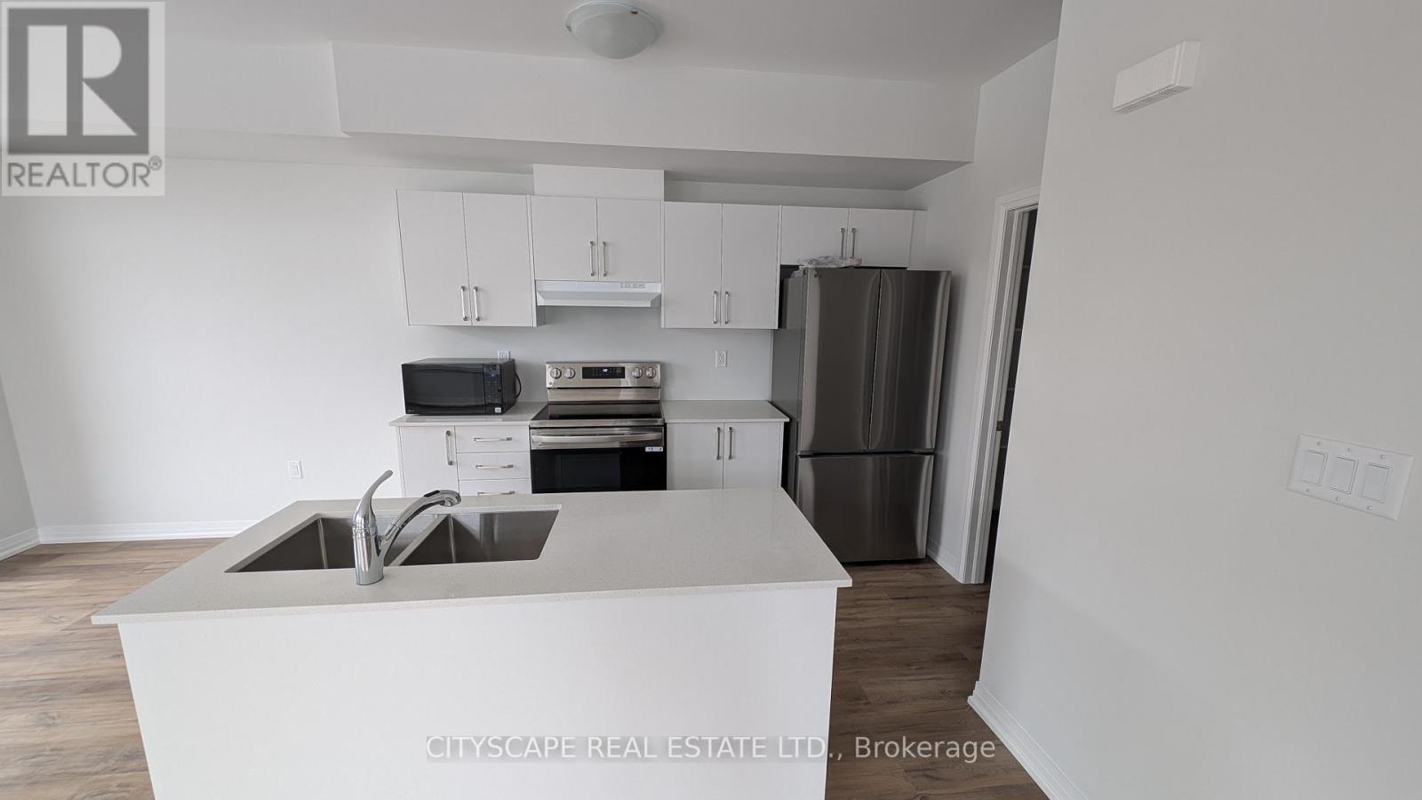 11 - 155 Equestrian Way, Cambridge, Ontario  N3E 0E8 - Photo 8 - X12794032