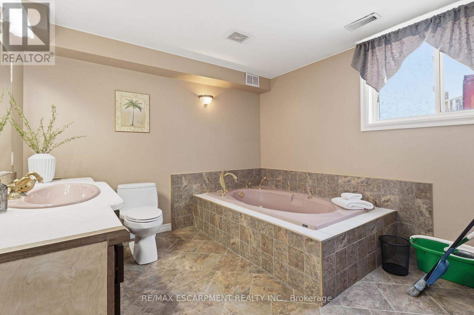 29 Longview Court, Hamilton, Ontario  L0R 1W0 - Photo 30 - X12794060