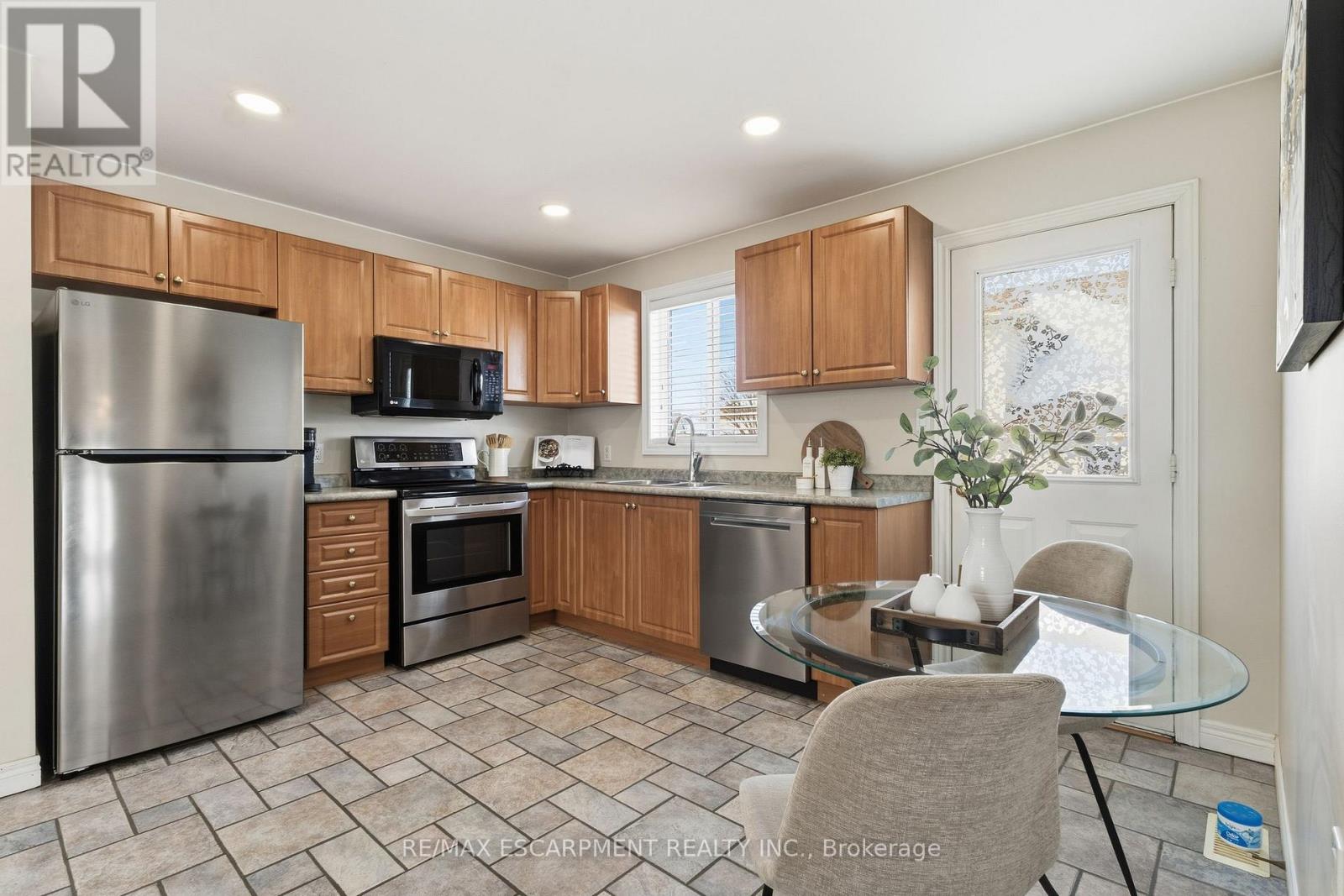 29 Longview Court, Hamilton, Ontario  L0R 1W0 - Photo 8 - X12794060