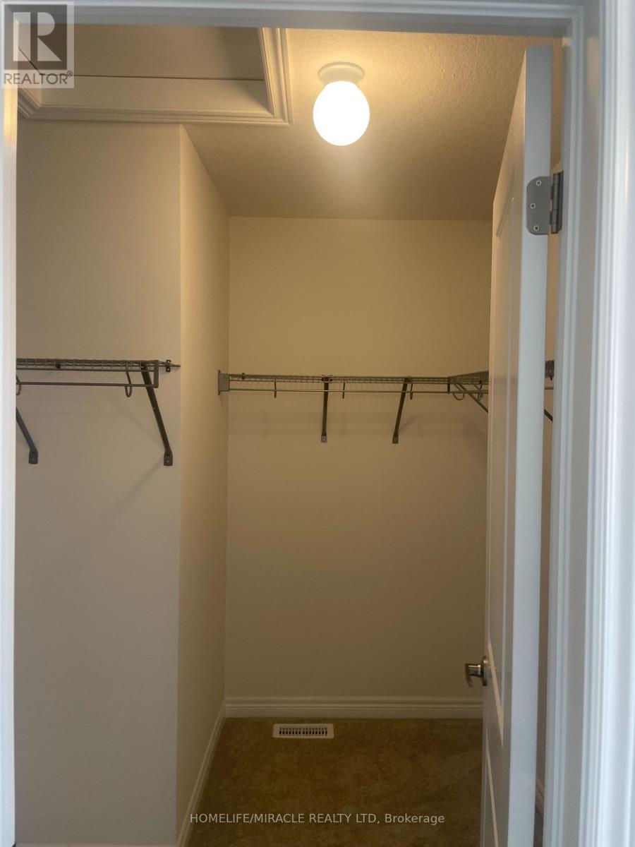 41 Mia Drive, Hamilton, Ontario  L9B 1K2 - Photo 14 - X12794128