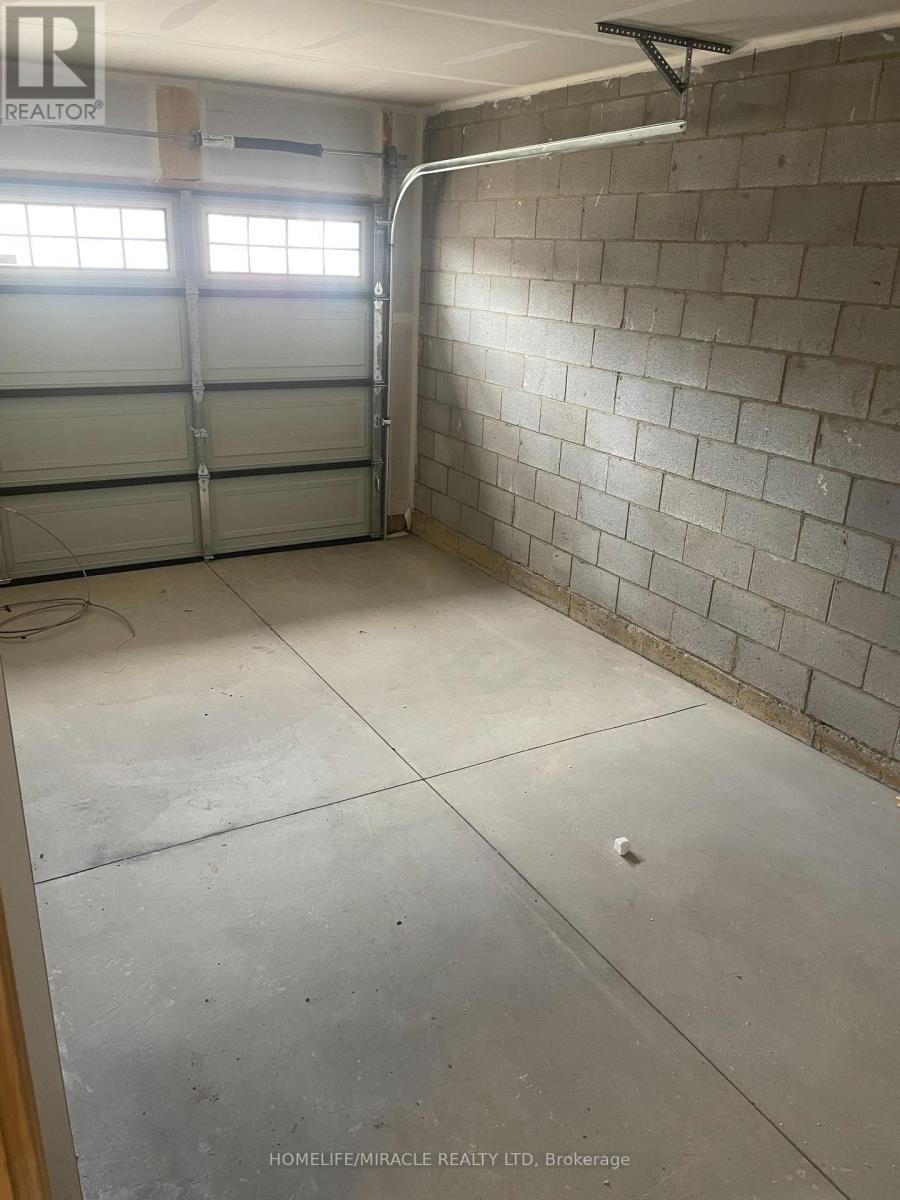 41 Mia Drive, Hamilton, Ontario  L9B 1K2 - Photo 6 - X12794128