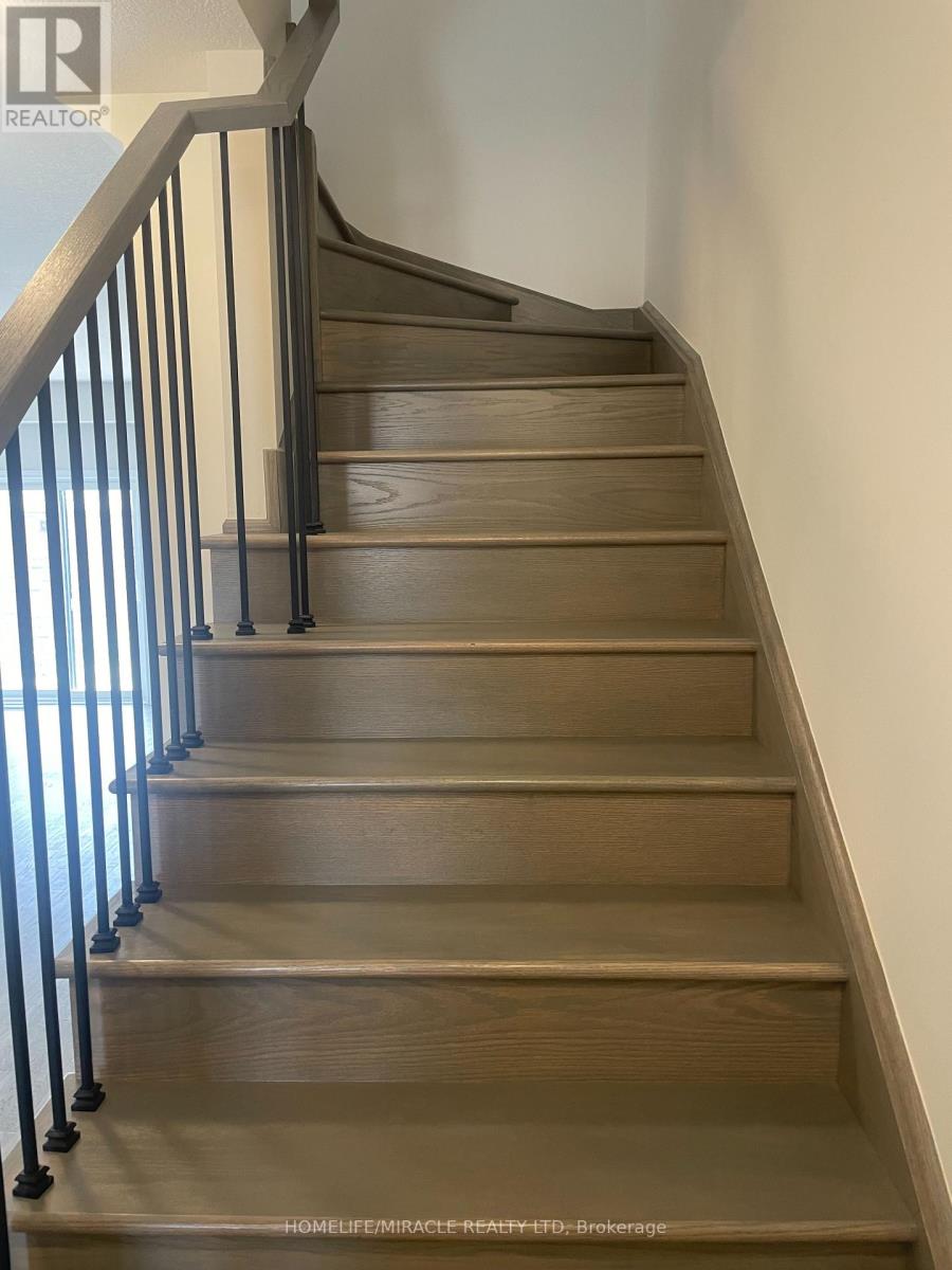 41 Mia Drive, Hamilton, Ontario  L9B 1K2 - Photo 7 - X12794128