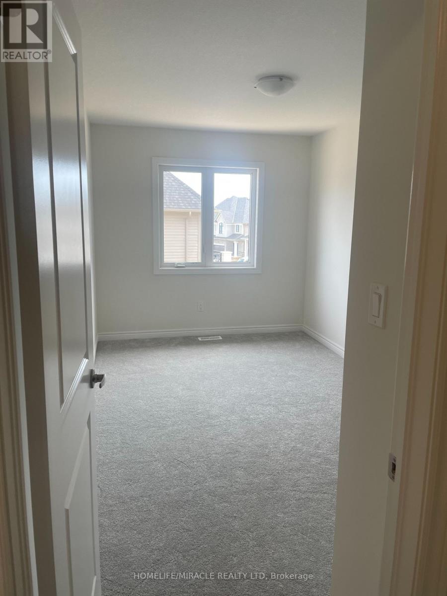 41 Mia Drive, Hamilton, Ontario  L9B 1K2 - Photo 8 - X12794128