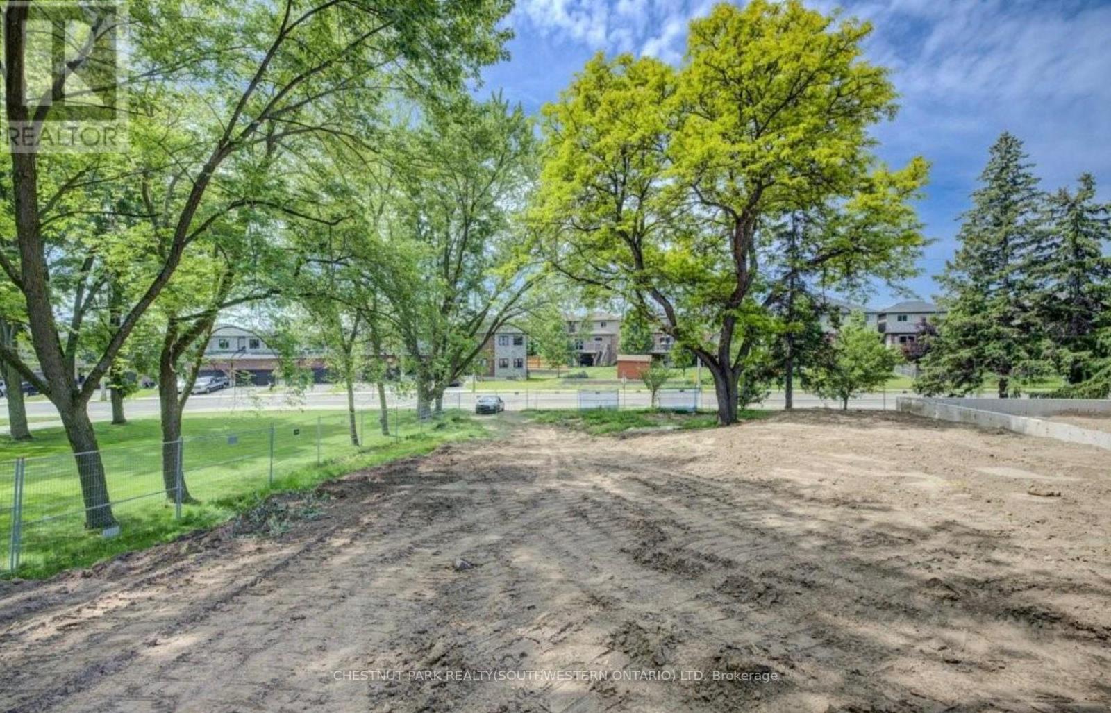 416 Woolwich Street, Waterloo, Ontario  N2K 2L3 - Photo 3 - X12794134