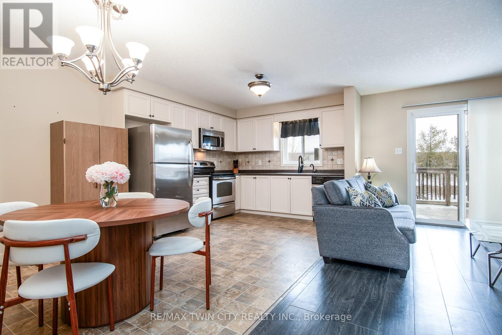 34 Captain Mccallum Drive, Wilmot, Ontario  N3A 0B7 - Photo 2 - X12794146